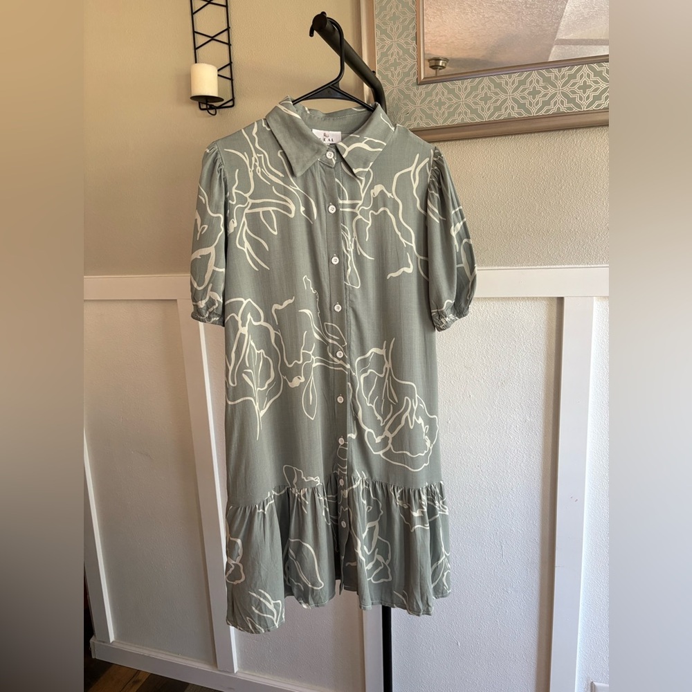 UEAL Floral Shirt Dress Medium Sage Green Button Front Puff Sleeve No Belt